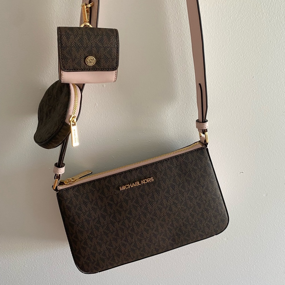 Micheal Kors pink and brown crossbody bag! 🌸